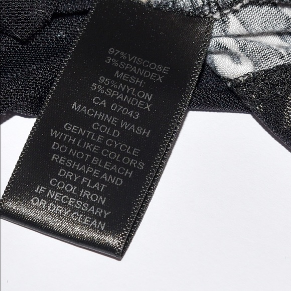 Animal Print floaty Tunic with mesh trim size pit to pit 23 inch so plus size - Picture 6 of 6